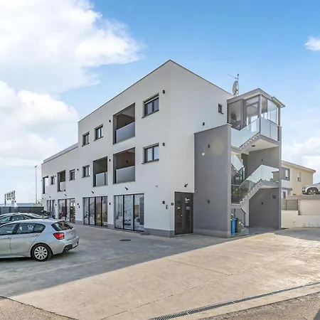 Nice Apartment In Kastel Luksic With Wifi Апартаменты