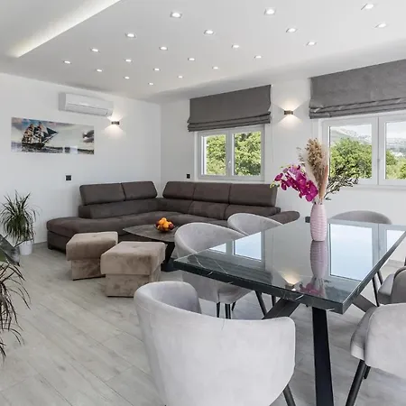 Nice Apartment In Kastel Luksic With Wifi Апартаменты *
