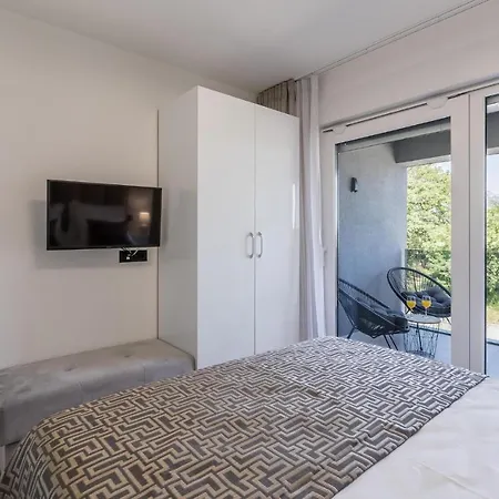 Апартаменты Nice Apartment In Kastel Luksic With Wifi Каштела