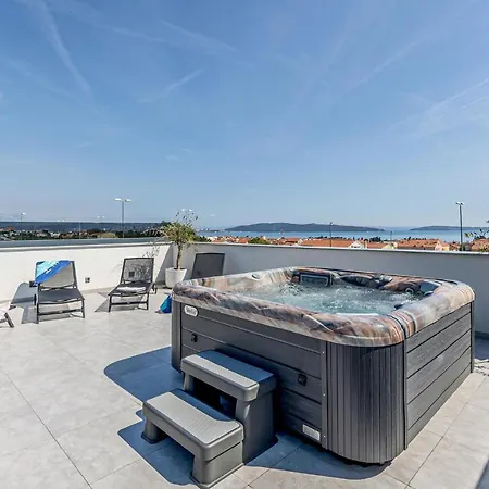 Nice Apartment In Kastel Luksic With Wifi Апартаменты Каштела