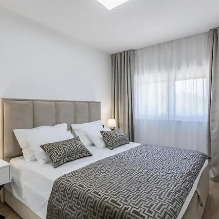 Nice Apartment In Kastel Luksic With Wifi Апартаменты *