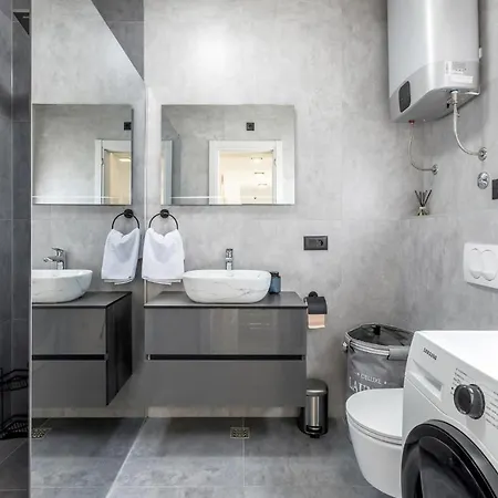 Nice Apartment In Kastel Luksic With Wifi Каштела