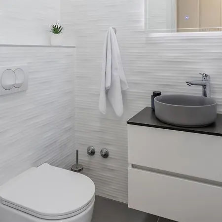 Nice Apartment In Kastel Luksic With Wifi Апартаменты Каштела